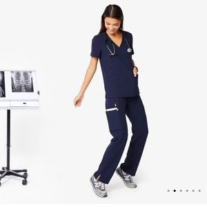 FIGS Navy Scrub Set - Casma Three Pocket Scrub Top and Kade Cargo Scrub Pants